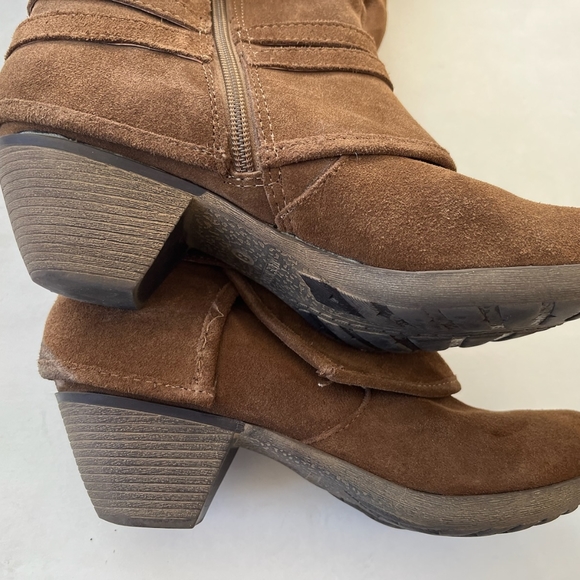 Crown Vintage Suede Boots - Picture 5 of 8